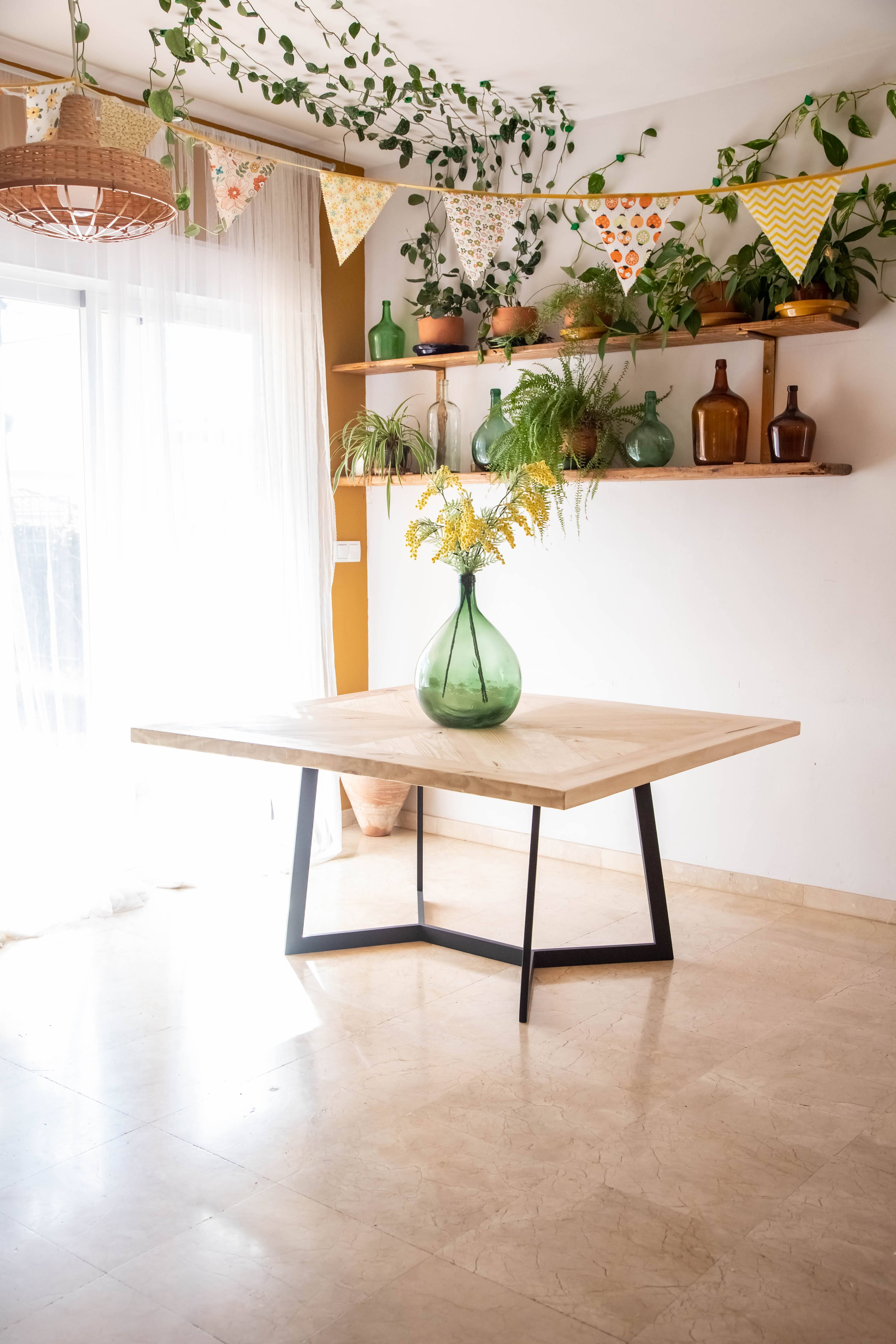 Mesa monumental de madera noble